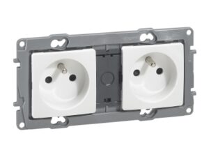 Legrand Niloé contactdoos 2x2P+A voorbekabeld 16A steekklem wit schroefbevestig Legrand Niloé wit