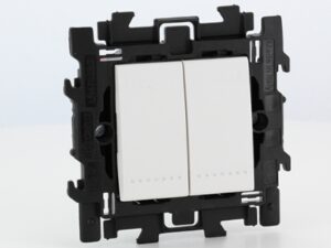Bticino LL Compleet dubbele drukknop 10A 250V met spanklauwen wit Tuimeldrukknoppen 10 A - 250 Volt