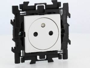 Bticino LL compleet vlakke contactdoos 2P+A wit Contactdoos 10/16 A - 250 Volt met insteekklemmen