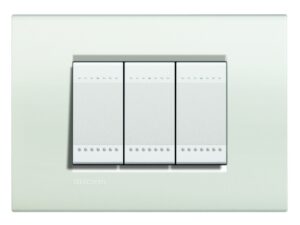 Bticino LivingLight Rechthoekige afdekplaat 3 modules wit Living Light wit