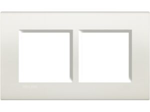 Bticino LivingLight Rechthoekige afdekplaat 2×2 modules 57mm wit Living Light wit