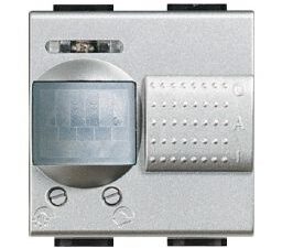 BTICINO Passieve IR schakelaar Light Tech 230V relais 6A met bewegingsdetector Passieve infraroodschakelaars