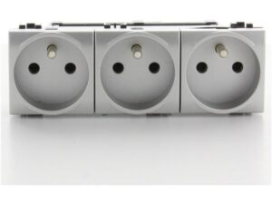 Bticino LL drievoud voorbek stopc Tech 16A 250V Contactdozen 10/16 A 250 Volt met steekklemmen