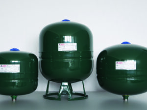 Elbi DP 8 expansievat sanitair water 24L voordruk: 2,5 bar maximale bedrijfsdruk: 10 bar groen RAL 6005 D 320 3/4″ H 355 Expantievaten Sanitair