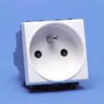 BTICINO Stopcontact Light 2P+A 10/16A 250V afgeschermde klemmen 2 modules