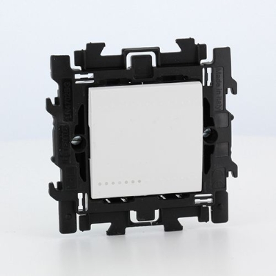 BTICINO LivingLight Wit Compleet tweepol. Schakel. 16A 250V met spanklauw