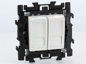 BTICINO LivingLight Wit Compleet dubbele RJ45 6UTP met spanklauwen