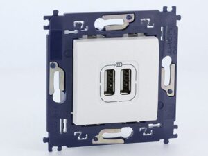 BTICINO LivingLight Wit compleet dubbele USB-lader met schroeven