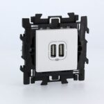 BTICINO LivingLight Wit compleet dubbele USB-lader spanklauwen