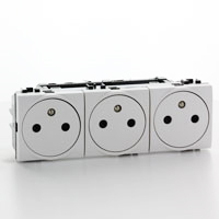BTICINO LivingLight Wit drievoudig voorbekabelde vlakke contactdoos 3x 2P+A 16A 250V