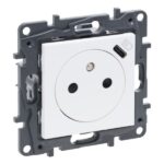 1 LEGRAND Niloé contactdoos 2P+A+USB-16A