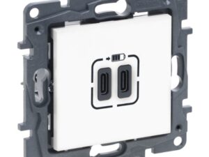 1 LEGRAND Niloé 2xUSB C+C 3A-15W