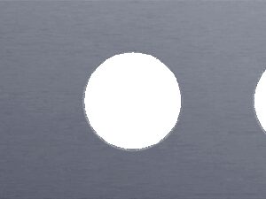 Niko Rocker 3-Voudige afdekplaat horizontaal 71 mm centerafstand voor een enkelvoudige schakelfunctie en twee stopcontacten alu blue grey brushed RAL: 240 30 05