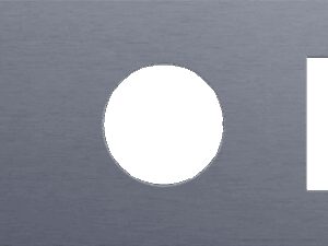 Niko Rocker 3-Voudige afdekplaat horizontaal 71 mm centerafstand voor een enkelvoudige schakelfunctie en een een stopcontact en een functie alu blue grey brushed RAL: 240 30 05