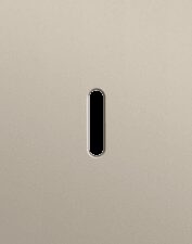Niko Rocker 3-Voudige afdekplaat verticaal 71 mm centerafstand voor drie enkelvoudige schakelfuncties steel champagne coated RAL: 080 70 10